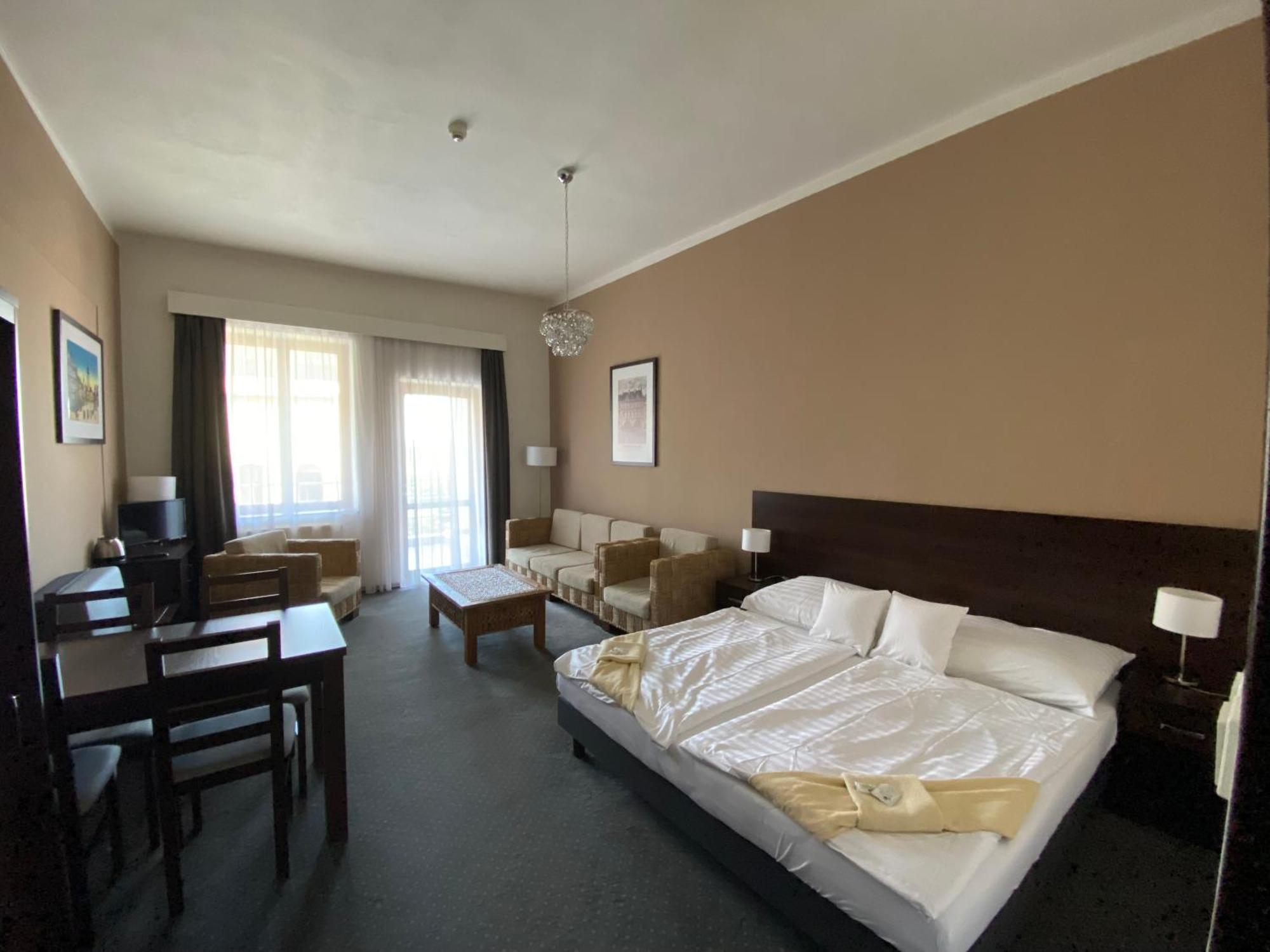 Hotel Zlaty Andel Žatec Exteriör bild